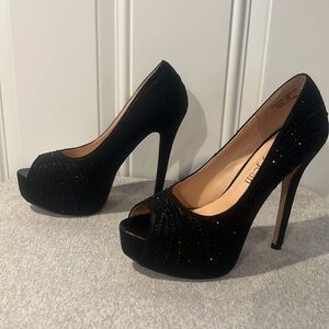 Like New Beautiful Cathy Jean High Heels! Size 7 1/2. Only wore 1x out to dinner